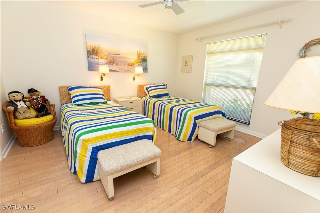 890 Swallow Point in Naples, FL - Building Photo