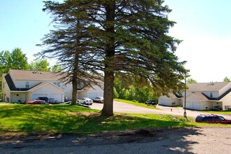 Westgate Townhomes in Duluth, MN - Foto de edificio - Building Photo