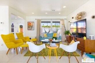 3963 Cll San Antonio in Palm Springs, CA - Foto de edificio - Building Photo