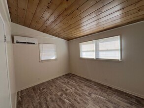 465-467 NE Baker Dr in Grants Pass, OR - Building Photo - Building Photo