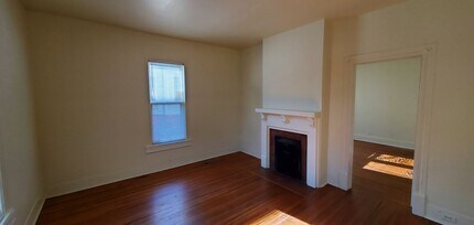 310 S Mendenhall St-Unit -B in Greensboro, NC - Foto de edificio - Building Photo