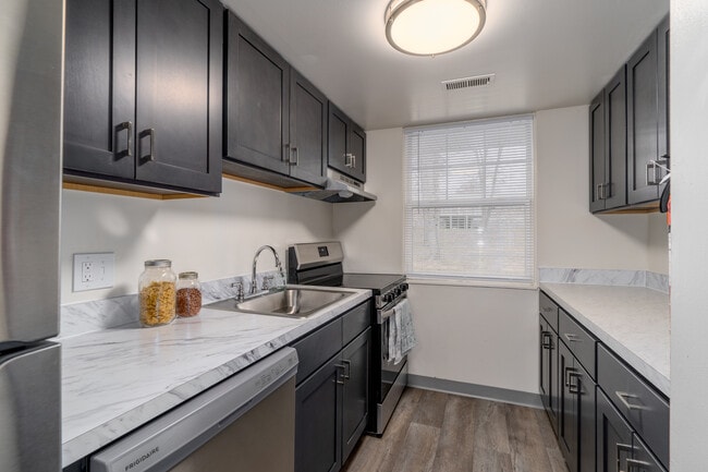 Vairo Village in State College, PA - Foto de edificio - Interior Photo