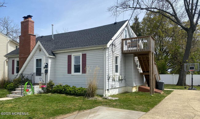 4 Hall Pl in Keyport, NJ - Building Photo - Building Photo