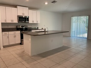 1646 Red Loop in Lakeland, FL - Building Photo - Building Photo