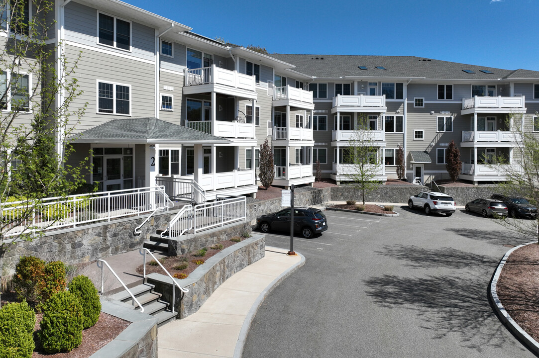 Deerpoint Condominiums in Woburn, MA - Building Photo