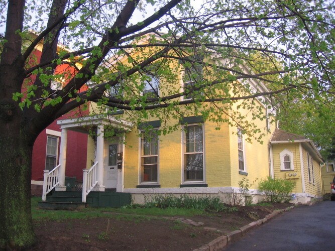 46 Alexander St, Unit 1 in Rochester, NY - Building Photo