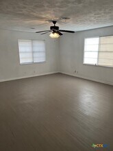 208 E Voelter Ave in Killeen, TX - Building Photo - Building Photo