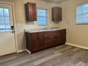 4090 Old Vincennes Rd in Floyds Knobs, IN - Building Photo - Building Photo