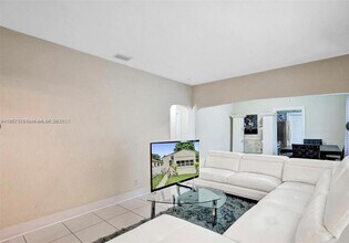 1868 NW 64th St in Miami, FL - Building Photo - Building Photo