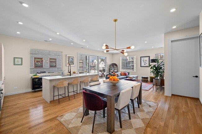 2016 W Rice St in Chicago, IL - Building Photo - Building Photo