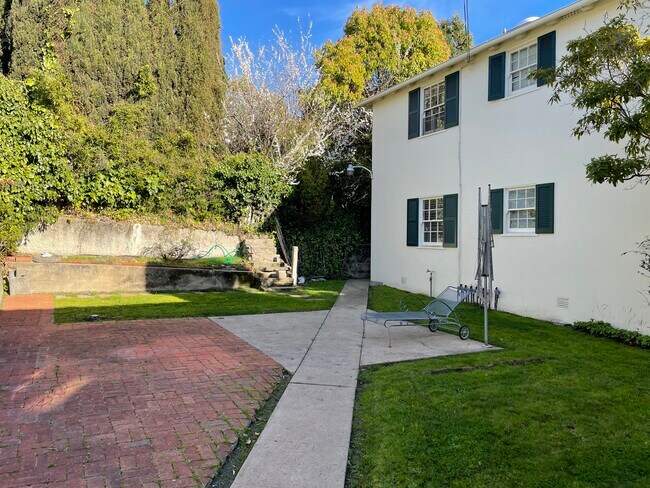 1743 Spruce St, Unit 1743 in Berkeley, CA - Foto de edificio - Building Photo