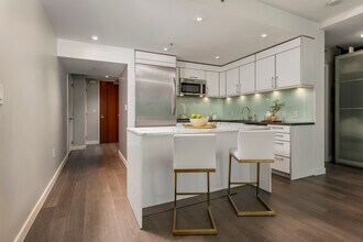 301 Main St, Unit 6F in San Francisco, CA - Building Photo - Building Photo