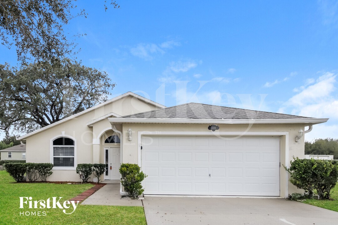 1319 Macon Dr in Titusville, FL - Building Photo