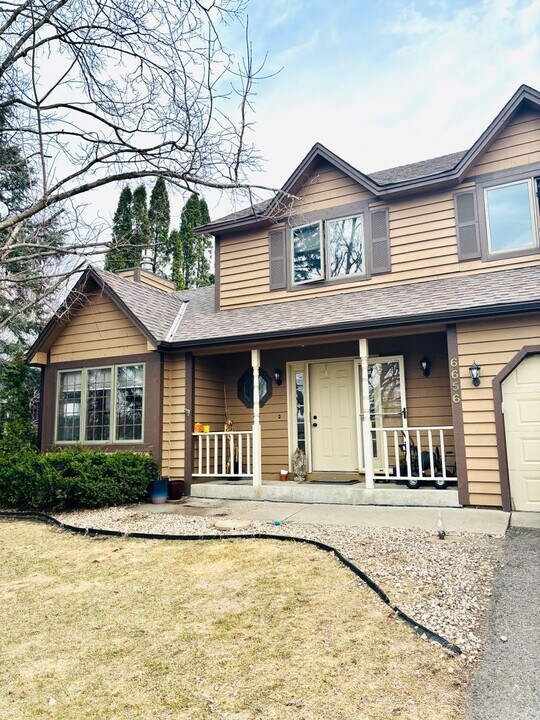 6656 Blue Heron Dr in Lino Lakes, MN - Building Photo