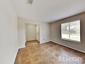 11451 Stoughton Dr in Houston, TX - Foto de edificio - Building Photo