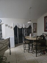 17351 Metcalf Ave in Port Charlotte, FL - Foto de edificio - Building Photo