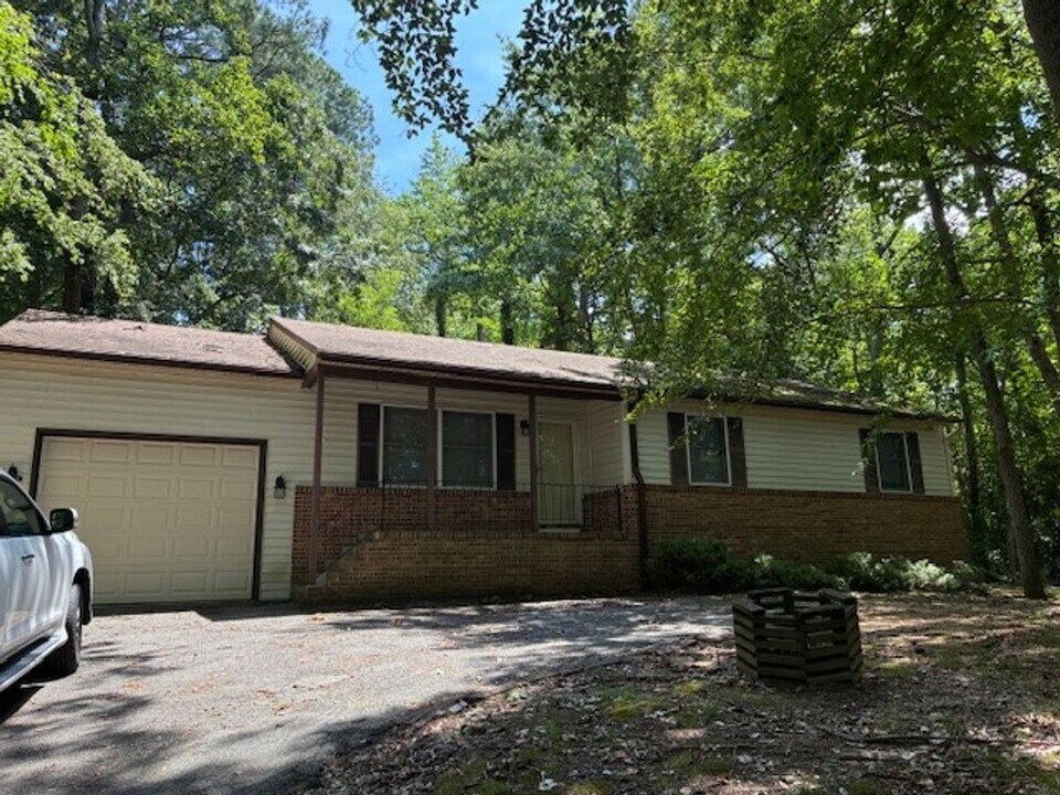 206 Calvert Dr in Lusby, MD - Building Photo