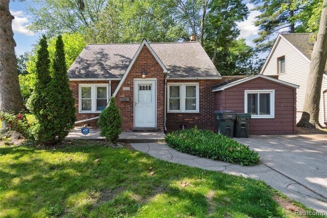 property at 21612 Harper Lake Ave