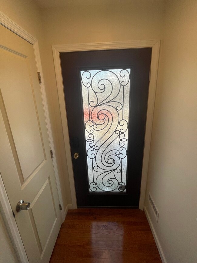 576 John St in Teaneck, NJ - Foto de edificio - Building Photo