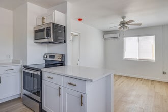 Aces on Apache in Tempe, AZ - Building Photo - Interior Photo