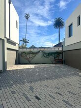 732 Bond Ave in Santa Barbara, CA - Foto de edificio - Building Photo