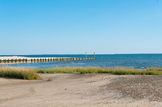 136 Sandy Point Rd in Old Saybrook, CT - Building Photo - Building Photo