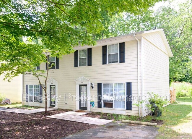 107 Longwood Dr in Charlottesville, VA - Building Photo - Building Photo