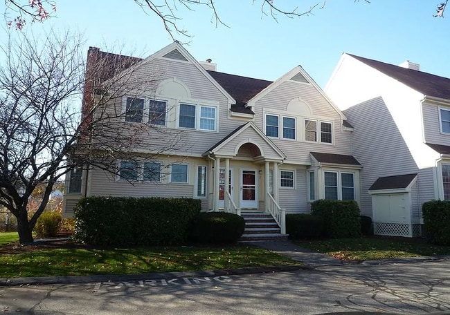 33 Water St, Unit Apt 1