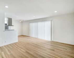 1121 California Ave in Santa Monica, CA - Building Photo - Building Photo
