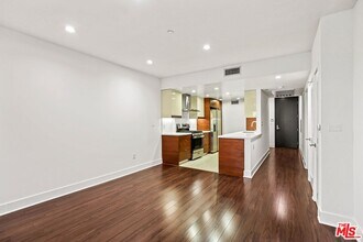 220 E Broadway in Glendale, CA - Building Photo - Building Photo