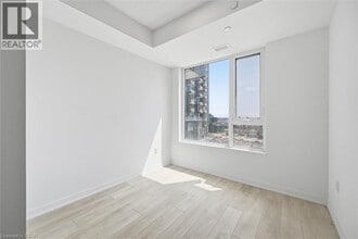 4878 Powers Common in Burlington, ON - Building Photo - Building Photo