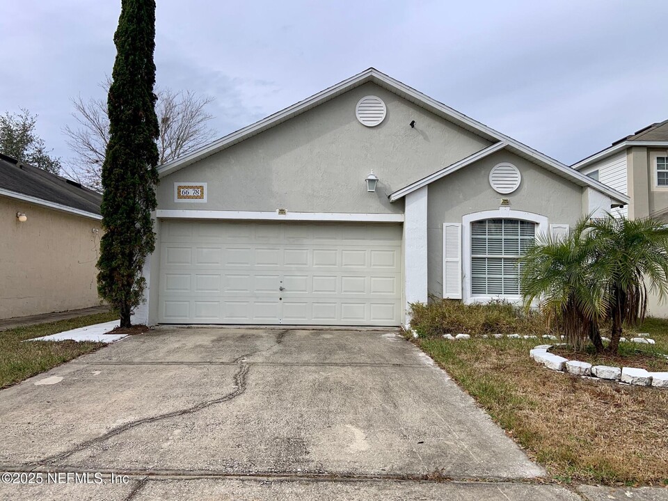 6678 Gentle Oaks Dr E in Jacksonville, FL - Building Photo