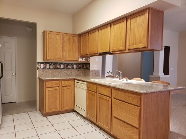 699 Woodridge Ct in Lemoore, CA - Building Photo - Building Photo