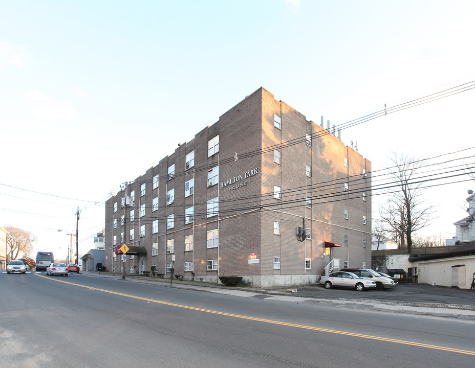 Hamilton Park Apartments in Waterbury, CT - Foto de edificio