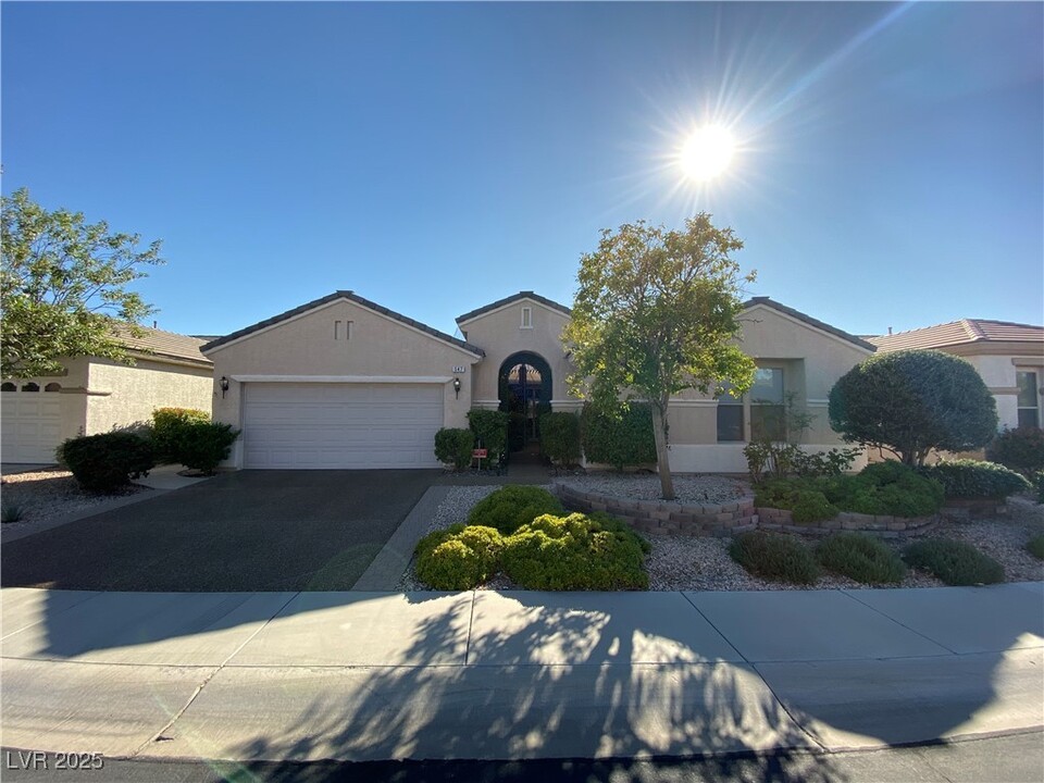 547 Mountain Links Dr in Henderson, NV - Building Photo