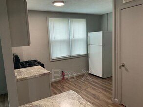 304 E Park St in Pittsburg, KS - Foto de edificio - Building Photo