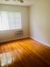 1008 E Ponce De Leon Blvd-Unit -3 in Coral Gables, FL - Building Photo - Building Photo