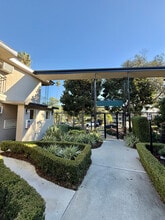 999 Locust St in Pasadena, CA - Foto de edificio - Building Photo