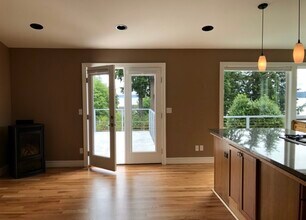 8654 E Caraway Rd, Unit ManchesterBeach LOFT in Port Orchard, WA - Foto de edificio - Building Photo