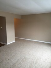 9841 S Harlem Ave-Unit -2E in Chicago Ridge, IL - Building Photo - Building Photo