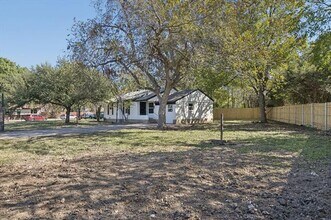 1626 Crest Ridge Dr in Dallas, TX - Building Photo - Building Photo