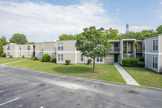 Stone Ridge Apartments in Portsmouth, VA - Building Photo - Building Photo