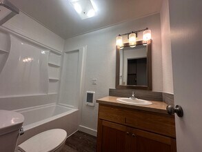 677 Main St E in Monmouth, OR - Building Photo - Building Photo