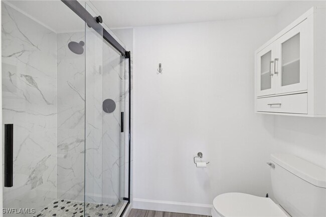 845 New Waterford Dr in Naples, FL - Foto de edificio - Building Photo