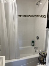 2 Cypress St, Unit 2 in Somerville, MA - Foto de edificio - Building Photo
