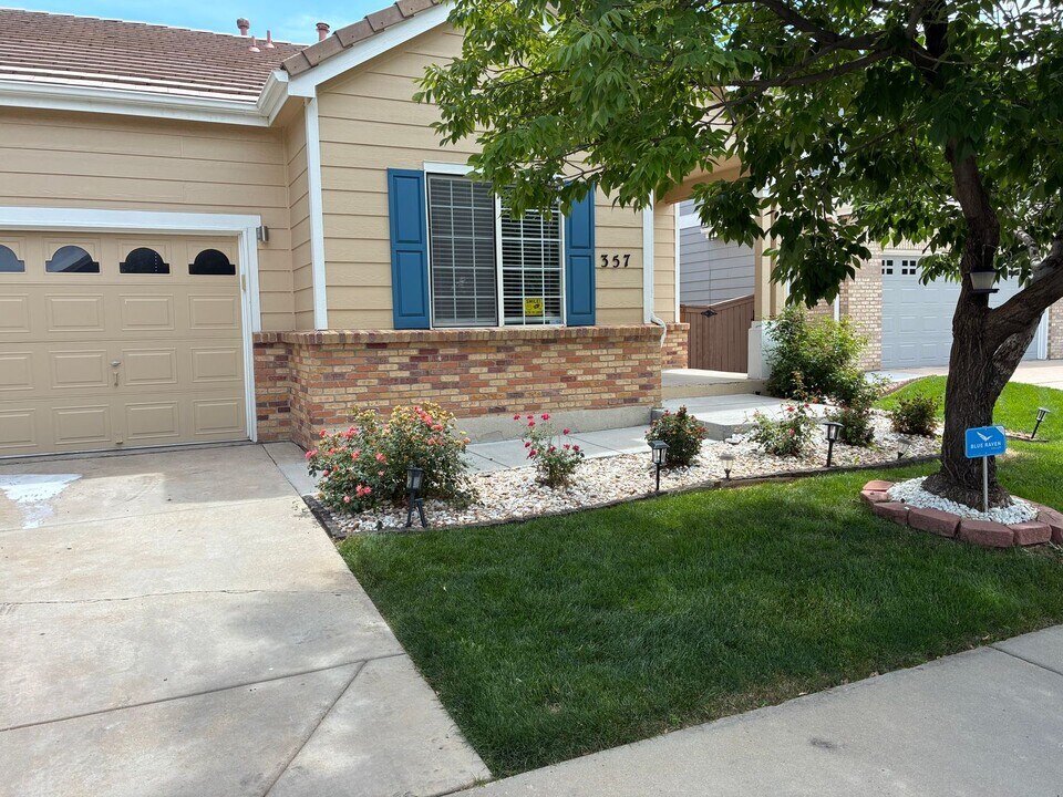 357 Ivory Cir in Aurora, CO - Building Photo