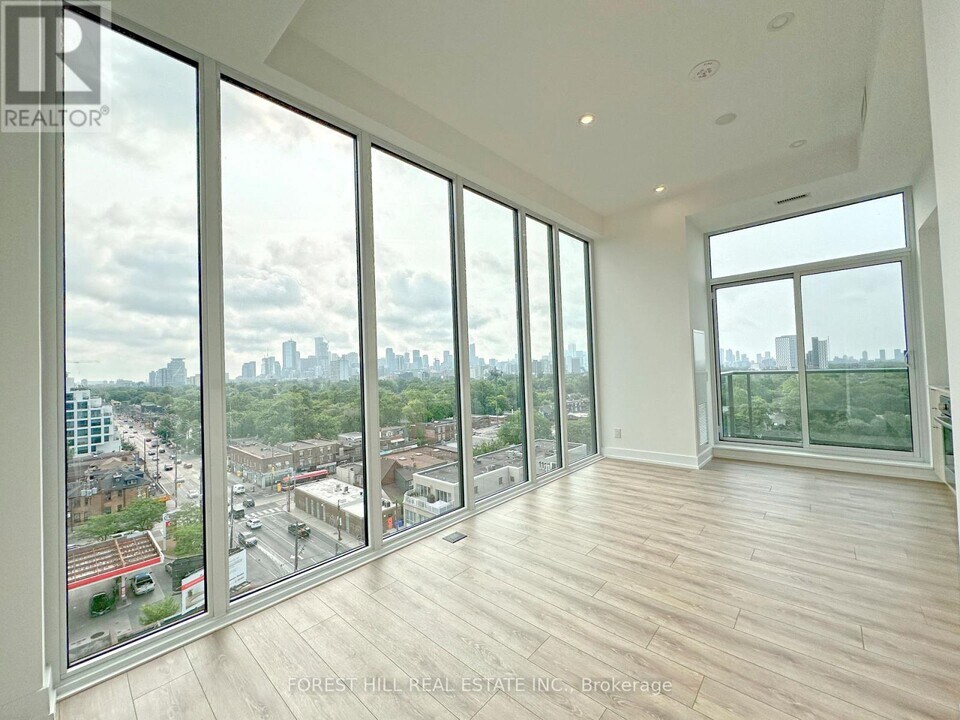 500 Dupont St in Toronto, ON - Building Photo