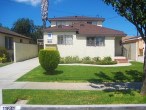 11841 Gale Ave in Hawthorne, CA - Building Photo - Building Photo