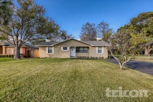 12449 Blue Heron Way in Leesburg, FL - Building Photo