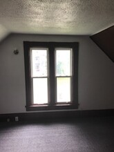 1326 W 4th St in Waterloo, IA - Building Photo - Building Photo